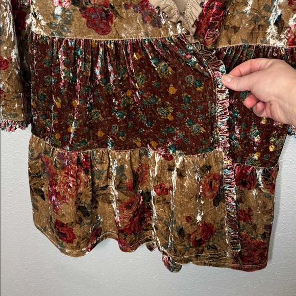 Easel Los Angeles Crushed Velvet Tiered Open Front Floral Kimono Small - Picture 4 of 6